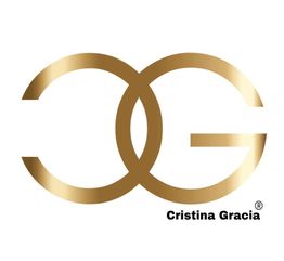 Logotipo dorado con las letras "CG" entrelazadas. Texto: Cristina Gracia.
