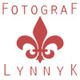 Rote Lilie mit Text "FOTOGRAF LYNNYK" auf weißem Hintergrund.
