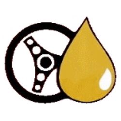 Lenkrad-Symbol mit einem großen gelben Öltropfen in der Mitte, Hintergrund ist weiß.