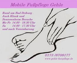 Skizze von Händen, die Füße massieren, mit Text zu mobilen Fußpflegeservices und Kontaktdaten.