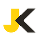 Gelbes "J" und schwarzes "K" bilden ein stilisiertes Logo auf weißem Hintergrund.
