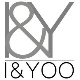 Symbole "&" suivi par le texte "I & YOO" en noir sur fond transparent.