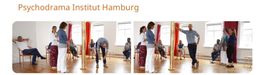 Eine Gruppe von Menschen in einem Raum beim Psychodrama-Training im Institut Hamburg.