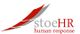 Logo von stoeHR, stilisiertes rotes und graues Blatt, Text: "stoeHR human response".
