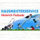 Hausmeisterservice-Logo mit Werkzeugen: Rasenmäher, Axt, Motorsäge und Besen vor blauem Hintergrund.