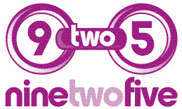 Letrero morado: "9 two 5" arriba, "ninetwofive" abajo.
