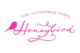 Logo mit rosa Vogel und Schriftzug "Fine Letterpress Cards Honeybird" auf weißem Hintergrund.