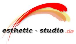 Logo mit Schriftzug "esthetic-studio.de" und farbigen, geschwungenen Linien darüber.