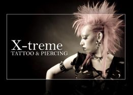 Frau mit rosa Irokesenschnitt, schaut zur Seite. Text: "X-treme Tattoo & Piercing".