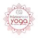 Logotipo circular de yoga con diseño de flor de loto y texto: "PrácticaMente yoga".