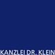 Blaues Quadrat mit weißem Text: "KANZLEI DR. KLEIN".