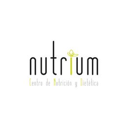Logo de "nutrium", Centro de Nutrición y Dietética, con diseño en letras negras y detalle verde.