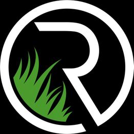 Weißes "R" und grüne Blätter in einem schwarzen Kreis.