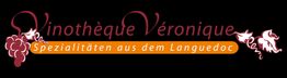 Vinothèque Véronique-Logo mit Trauben, Text: "Spezialitäten aus dem Languedoc" auf schwarzem Hintergrund.