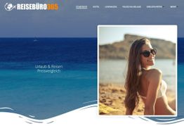 Frau am Strand mit Sonnenbrille, blaues Meer im Hintergrund. Text: "Urlaub & Reisen Preisvergleich".