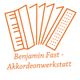 Akkordeonzeichnung mit Text: "Benjamin Fast - Akkordeonwerkstatt" in orange Schrift.
