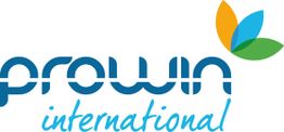 Logo mit Schriftzug "proWIN international" und einem bunten Blatt in Blau, Gelb und Grün.