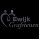 Logo van Ewijk Grafstenen met gestileerde figuren en tekst op een zwarte achtergrond.