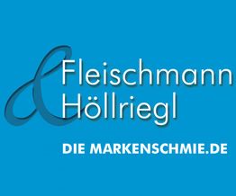 Blauer Hintergrund mit Text: Fleischmann Höllriegl, die-markenschmiede.de.