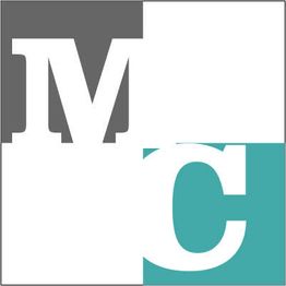 Logo con letras grandes "M" y "C" en fondo gris, blanco y turquesa.