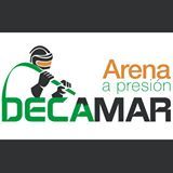 Logo de Decamar con texto "Arena a presión" y una figura usando equipo de protección.