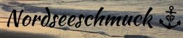 Text "Nordseeschmuck" vor Strandhintergrund mit Anker-Logo rechts.