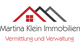 Logo von Martina Klein Immobilien mit roten und grauen Dach-Silhouetten. Texte: Vermittlung und Verwaltung.