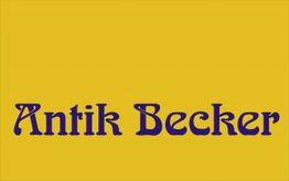 Text "Antik Becker" in blauer Schrift auf gelbem Hintergrund.