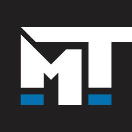 Logo mit stilisierten Buchstaben "MT" in Weiß, schwarz-blauer Hintergrund.