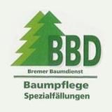 Logo mit drei grünen Bäumen, Text: BBD Bremer Baumdienst, Baumpflege, Spezialfällungen.