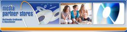 Personen auf einem Sofa mit CDs und dem Schriftzug "media partner stores".