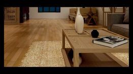 Soggiorno elegante con tavolino in legno, tappeto beige e decorazioni; ambiente accogliente e moderno.