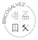 Logotipo circular de Bricogalvez con imágenes de herramientas, cocina, armario y mono de trabajo.