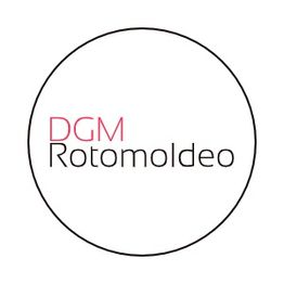 Logo circular con texto: "DGM Rotomoldeo" en letras negras y rojas.