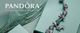 Pandora-armband met bedels op mintgroene achtergrond, tekst: "Unforgettable Moments".