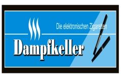 Blaues Schild mit der Aufschrift "Dampfkeller" und "Die elektronischen Zigaretten", daneben Vapes.