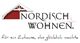 Rotes Hausdach mit Logo "Nordisch Wohnen": "für ein Zuhause, das glücklich macht".