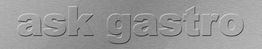 Schriftzug "ask gastro" in geprägtem, metallischem Stil auf silbernem Hintergrund.