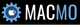 Logo med et tandhjul og æble, teksten "MACMO" i hvid og blå på sort baggrund.