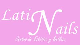 Logotipo de LatiNails, Centro de Estética y Belleza, en fondo rosa claro.