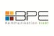 Logo mit farbigen Quadraten und Schriftzug: "BPE Kommunikation live!"