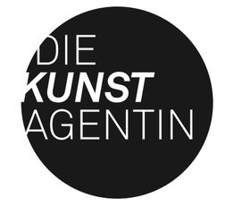 Schwarzer Kreis mit weißem Text: "Die Kunst Agentin".
