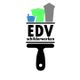 Logo van EDV schilderwerken met huizen op een kwast.