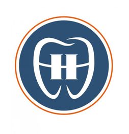 Ein Zahn-Symbol mit einem H in der Mitte, blauer Hintergrund, oranger Kreisrand.