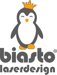 Ein Pinguin mit goldener Krone und der Schriftzug "biasto laserdesign" darunter.