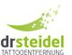Logo mit Text "drsteidel Tattooentfernung" und einem grünen Bogen mit Pixel-Effekten.