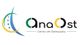 Logotipo de AnaOst Centro de Osteopatía con diseño de espina dorsal en colores azul y amarillo.