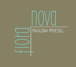 Schriftzug auf olivgrünem Hintergrund: "flora nova PAULINA PRIESEL", stilvoll und modern gestaltet.