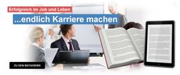 Gruppe bei Präsentation mit Büchern und Tablet, Text: "Erfolgreich im Job und Leben, Karriere machen".
