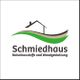 Logo mit Hausdach-Symbol und grün-brauner Welle. Text: Schmiedhaus Naturbaustoffe.